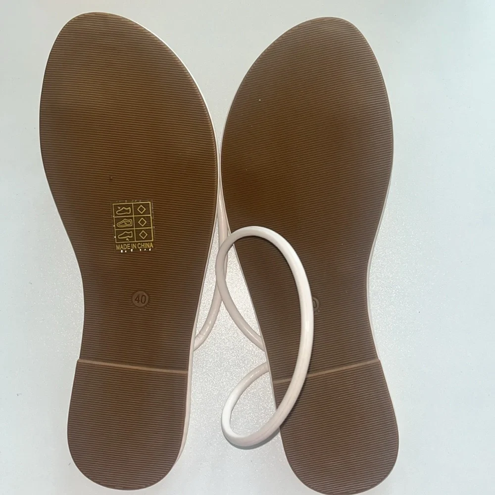 Crème off white simple classy sandals never worn 😍 - Picture 2 of 2